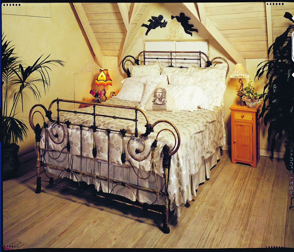 Colony King Size