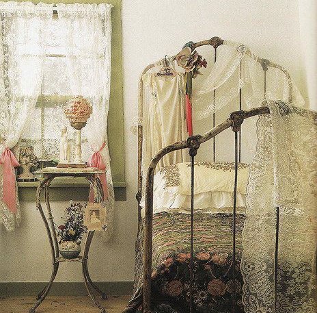 Victorian Lace Iron Beds Perfect Dressing - Cathouse Beds